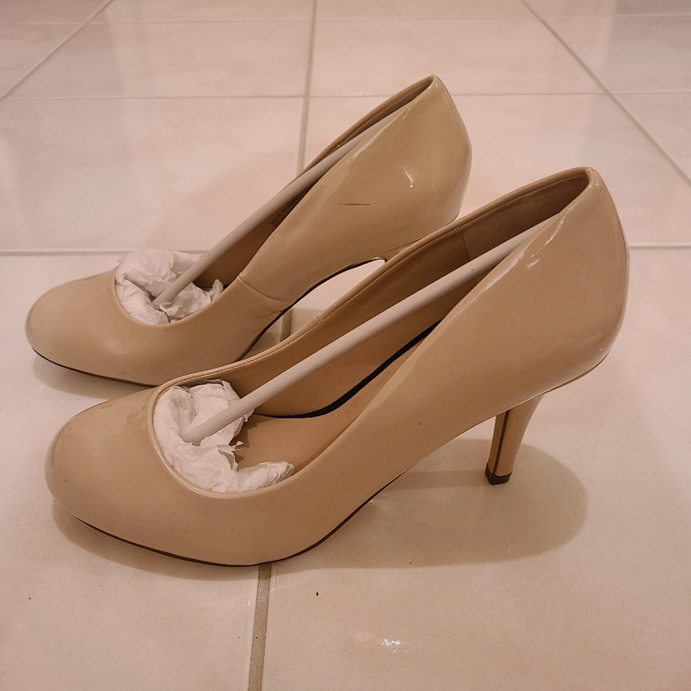 Nude Pumps / Heels - Picture 2 of 11